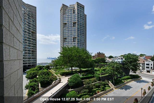 Building Photo - 7004 JFK Blvd E Unit 30H