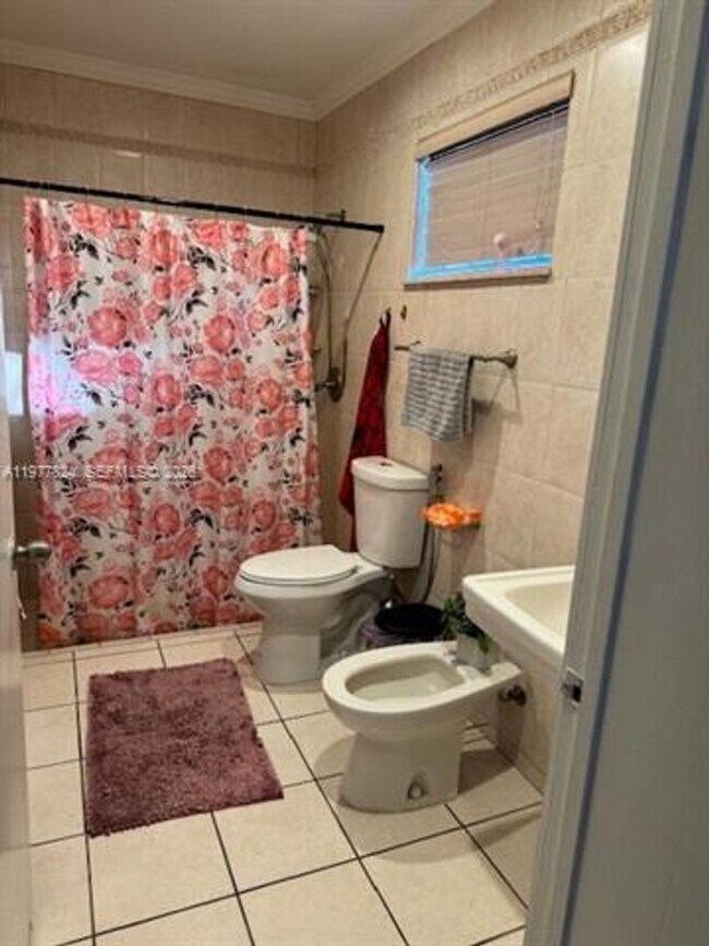 Photo - 1325 W 4th Ln