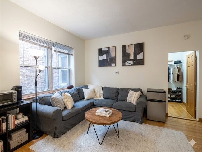 Building Photo - 22 Battery St Unit 1R