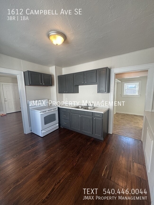 Photo - 1612 Campbell Ave SE