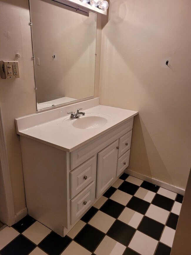 Photo - 1210-12 Van Buren