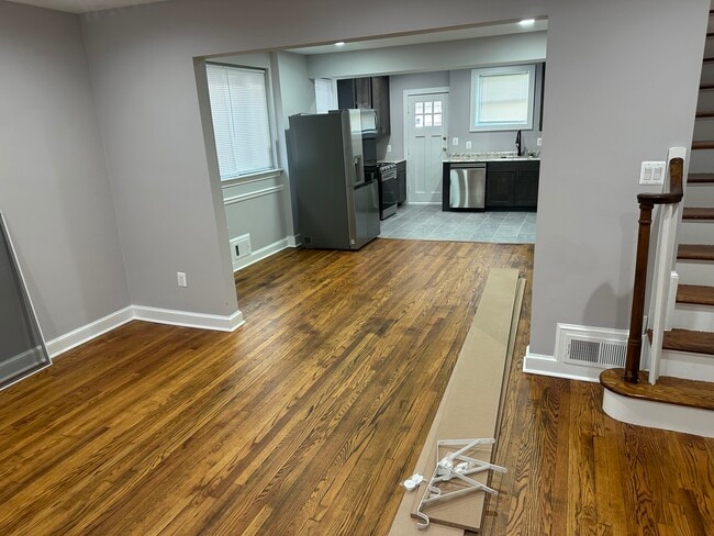 Photo - 723 Oneida Pl NW