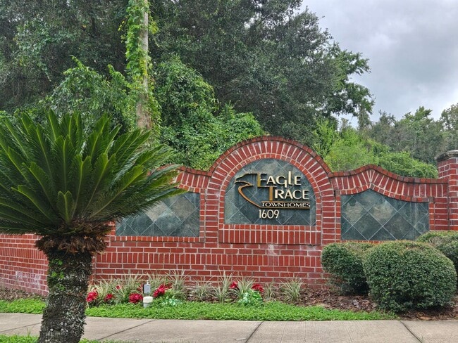 Photo - 2/2 ( Eagle Trace) Charming, updated townh...