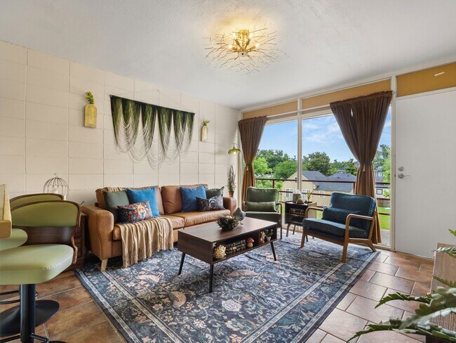 710 Iris St Unit 306
