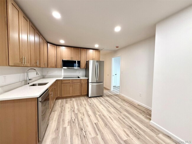 Building Photo - 728 US-6 Unit B