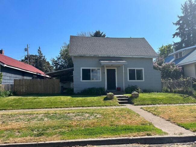 Building Photo - Charming 4 bed/1.5 bath home for rent