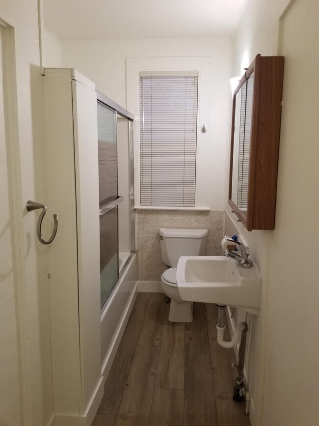 Photo - 10 N Touchet St