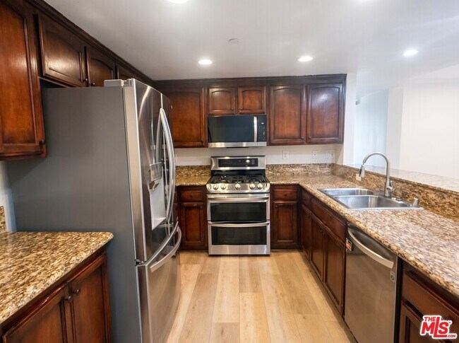 Photo - 4832 Whitsett Ave Unit 105
