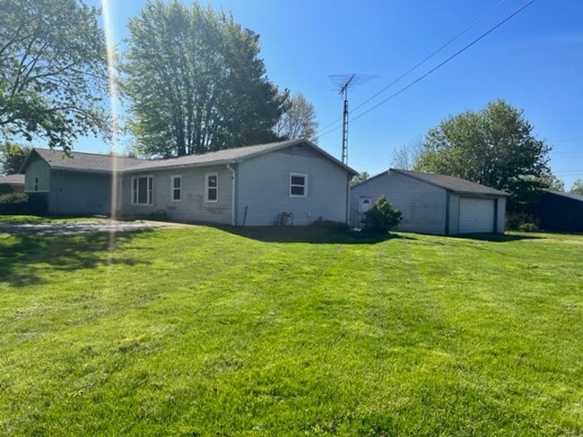 Photo - Beautiful Southside Country Home with Large Yard