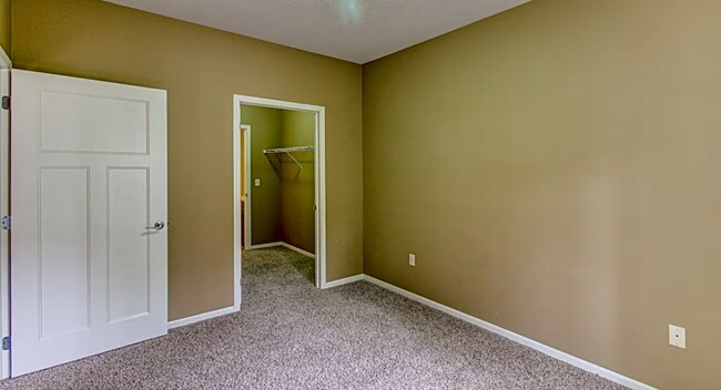 Photo - 7442 S Louise Ave Unidad 106