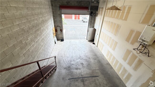 Building Photo - 1613 Carse Dr Unit 0 Rental