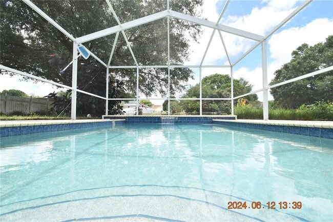 Building Photo - 38927 Carr Dr Rental