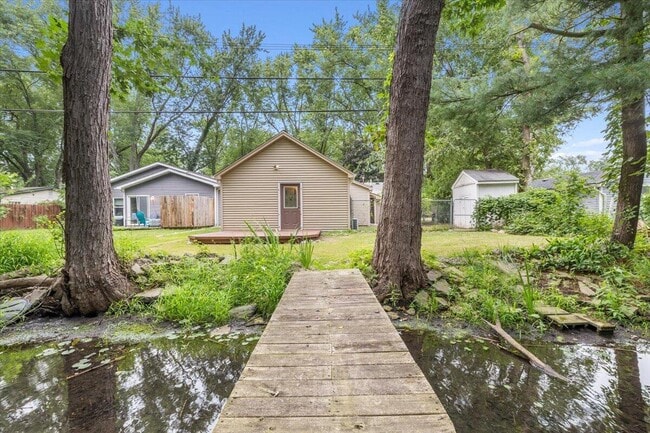 Photo - 9535 Listeria St