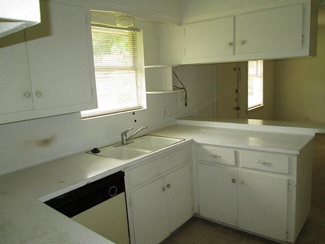 Photo - 5910 Ariel St