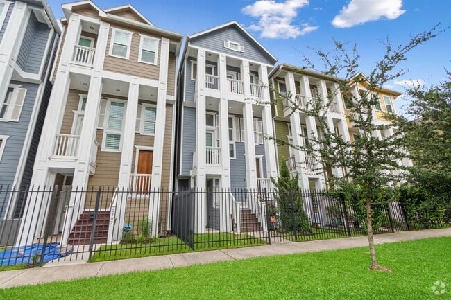 Building Photo - 2409 Lawrence St Rental