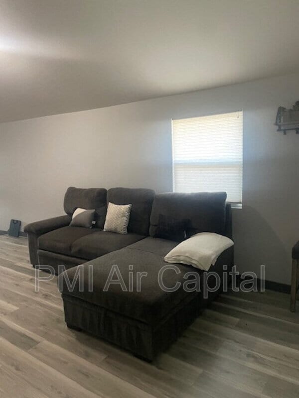 Photo - 5755 Armstrong St