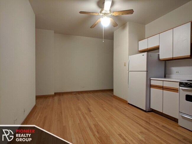 Photo - 633 W Barry Ave Unit 401