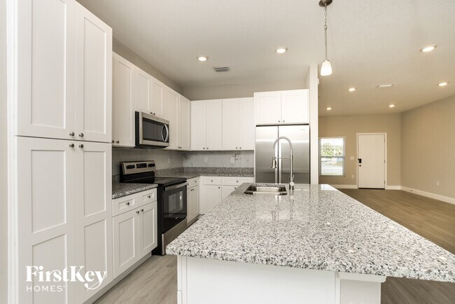 Photo - 140 Warwick St SE