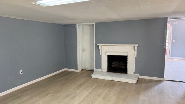 Photo - 405 S High St