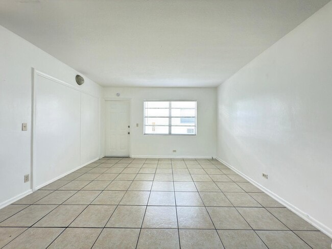 Photo - 1172 W 34th St