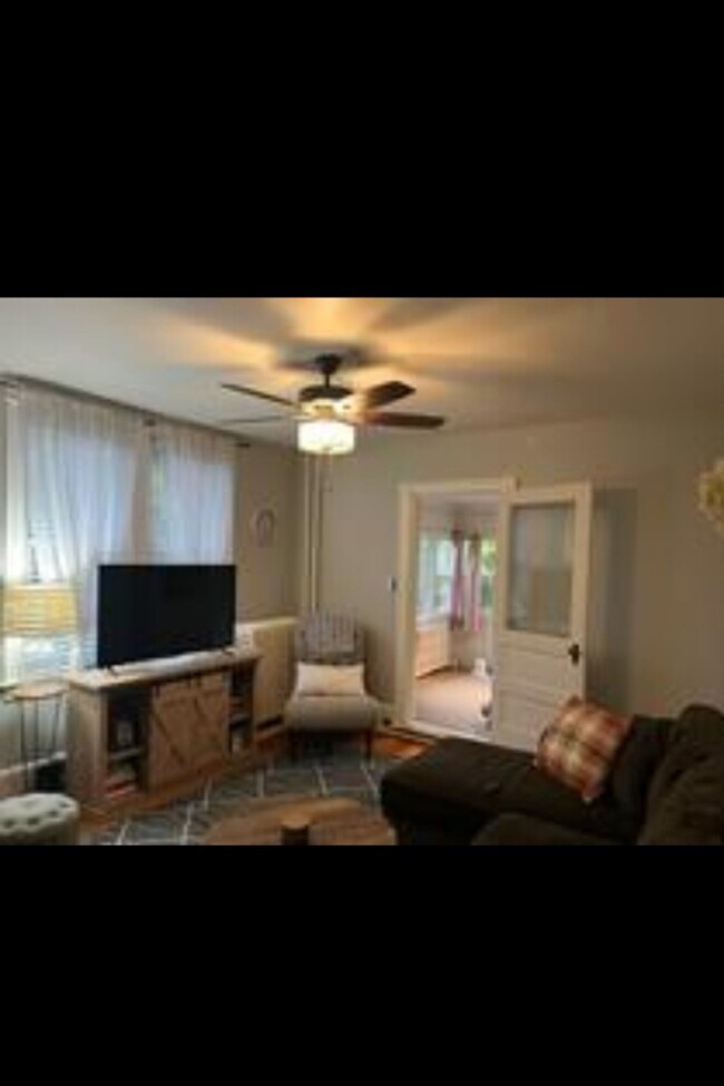 Photo - 160 Lismore Ave Unit 2