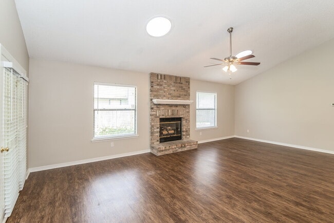 Photo - 8437 Hamden Rd