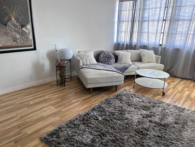 Photo - 1301 NE Miami Gardens Dr