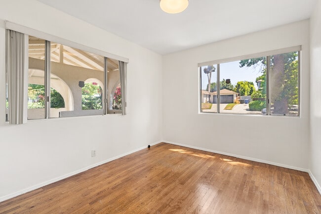 Photo - 327 N Avon St