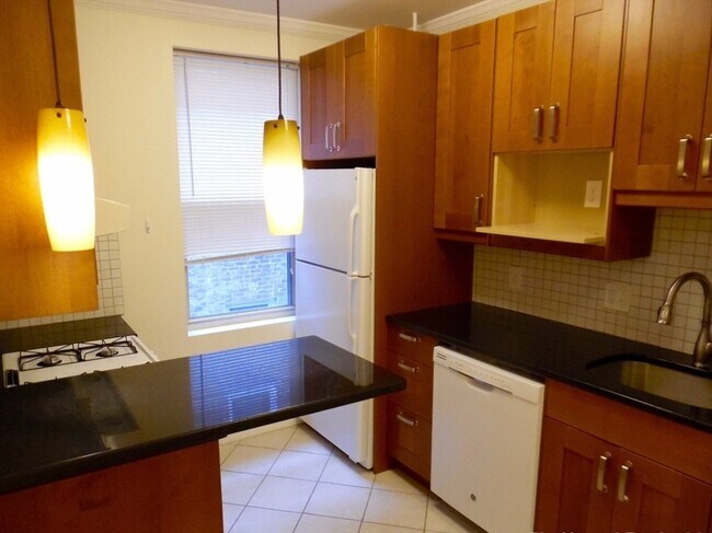 Building Photo - 25 Queensberry St Unit 9 Rental