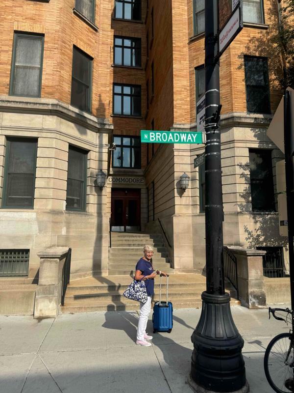 Photo - 550 W Surf St