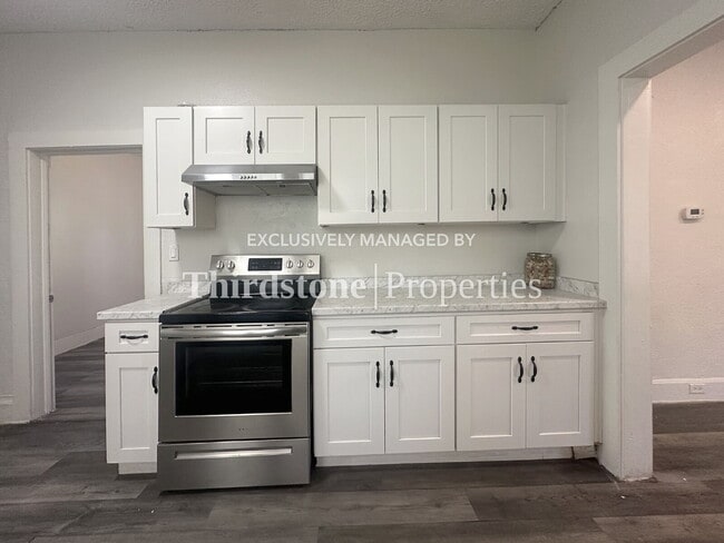 Photo - 2125 Lambert St