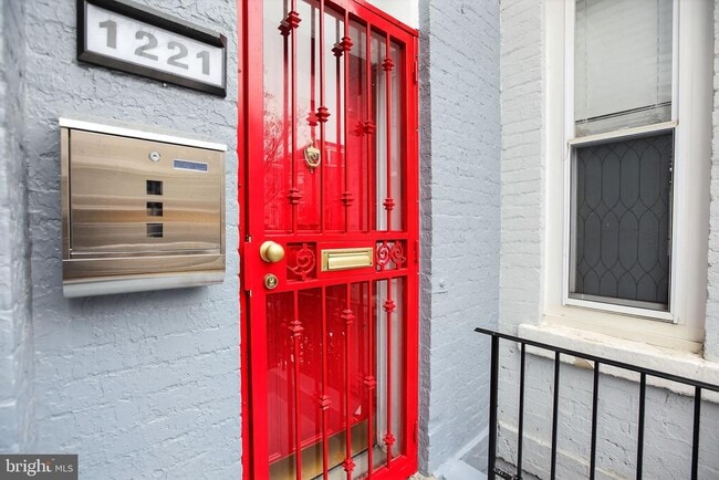 Photo - 1221 I St NE
