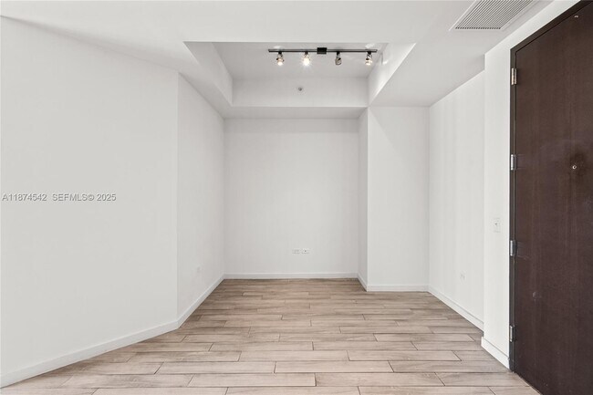 Photo - 999 SW 1st Ave Unidad PH08