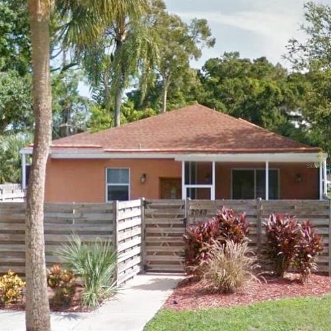 Photo - 2043 Roselawn St