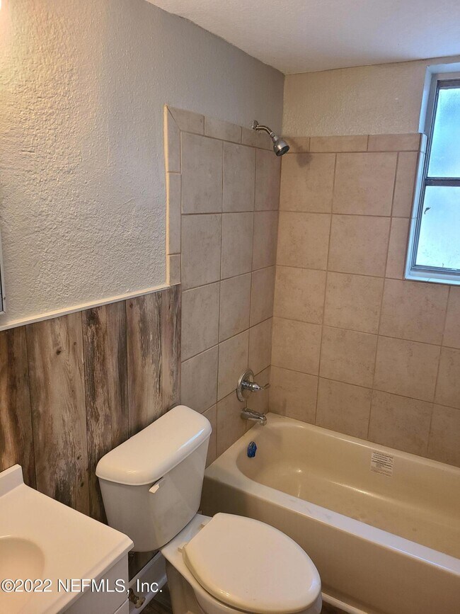 Photo - 1598 W 15th St