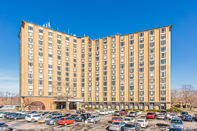 Building Photo - 1 Renaissance Pl Unit 1116 Rental