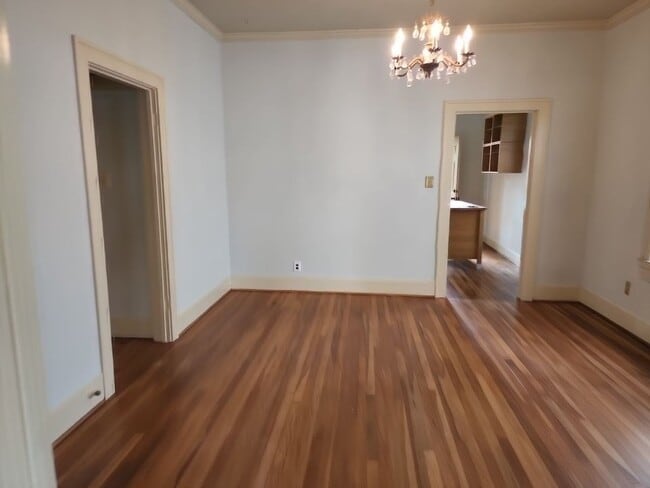 Photo - 4716 Crawford St