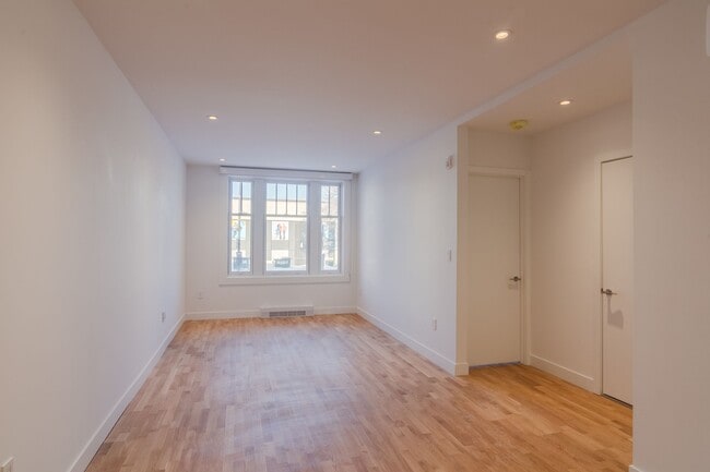 Photo - 3730 Chemin Queen Mary Unité 101