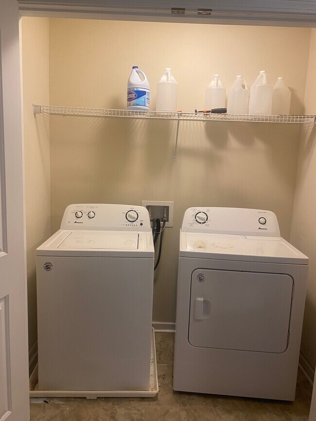 área de lavandería - 5914 Cassie Dr