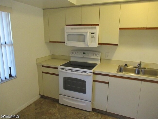 Photo - 10041 Maddox Ln Unit 102