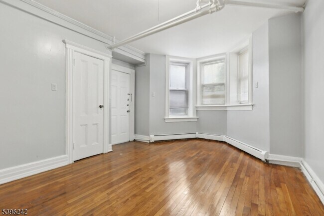 Photo - 162 Fairview Ave