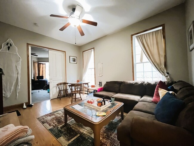 Photo - 1092 18th Ave SE