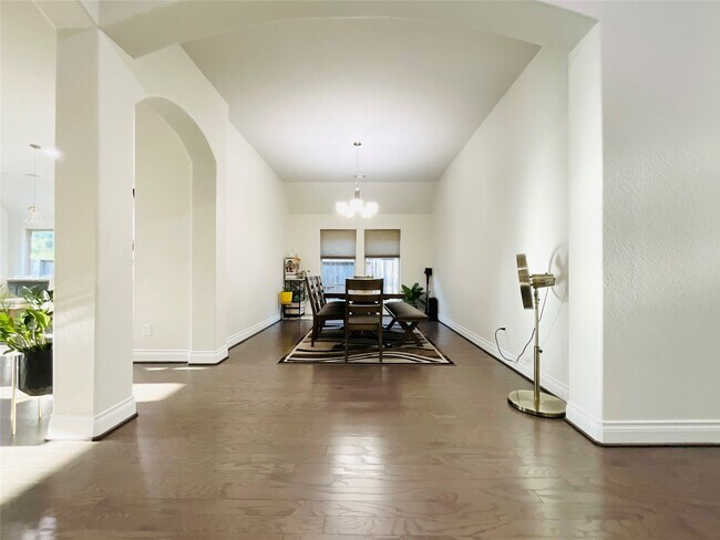 Photo - 2507 Elmwood Trl