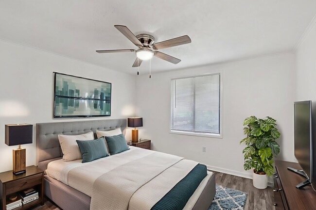 1x1 - Bedroom - Summer Glen Apartments