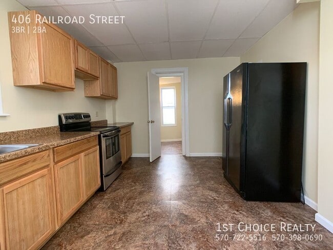 Photo - 406 Railroad St