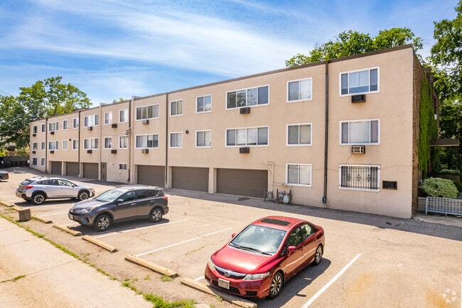 Parte posterior del edificio - 2509 Dupont Ave S