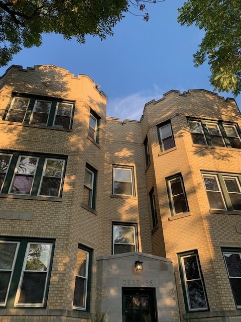 Front entrance of building - 2937 N Dawson Ave Unit 1N