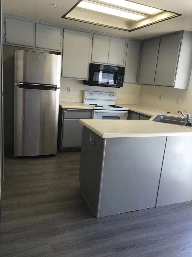 Building Photo - 707 S Webster Ave Unit 113 Rental