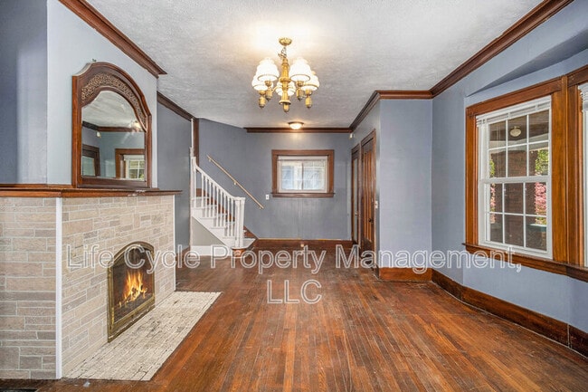 Photo - 1321 Bemis St SE