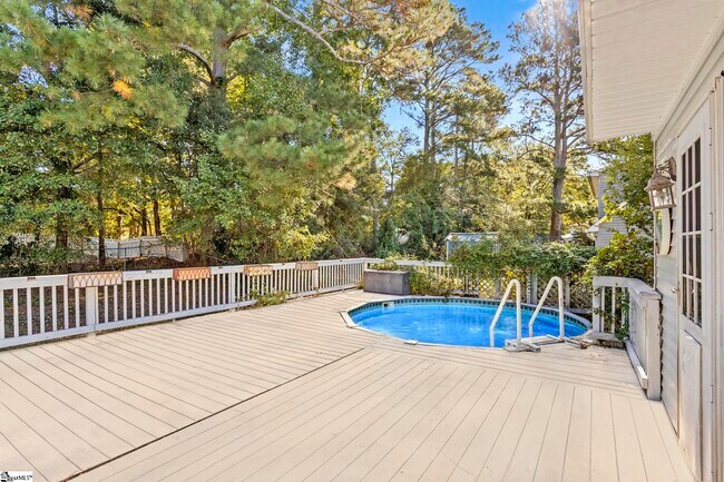 Photo - 405 Creek Dr